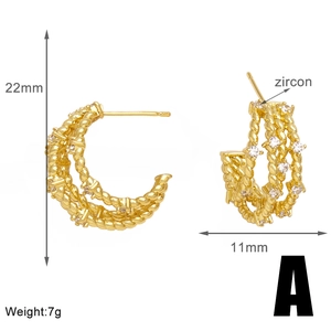 Detail of twisted gold C-shape hoop earrings with zircon, size 22mm x 11mm and 7g weight