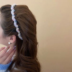 Detail of colorful woolen wave headband featuring integrated mini clips for hair styling
