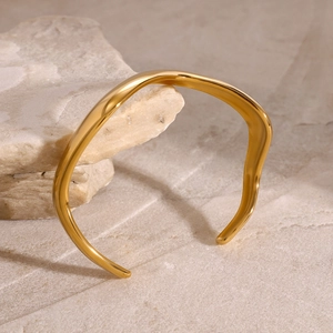 Minimalist 18K gold stainless steel open bangle with unique irregular wave design
