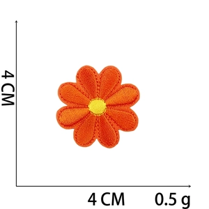 Detailed view of an orange daisy embroidery patch measuring 4x4cm and weighing 0.5g