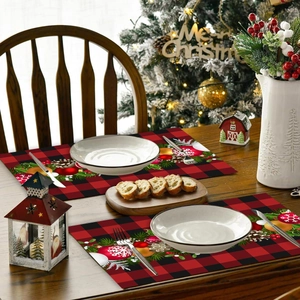 Set di tovagliette natalizie con motivo a quadri rossi e decorazioni festive di lusso
