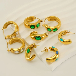 Collection de boucles d'oreilles vintage en acier inoxydable doré 18 carats et gemmes