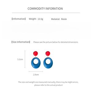 Detailed infographic showing resin geometric earrings dimensions and 13.5g weight specs