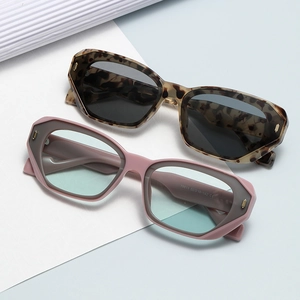 Retro small square UV400 sunglasses in tortoiseshell and pink-grey contrast frames