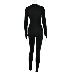 Vue arrière du body noir à manches longues avec coupe moulante et tissu élastique