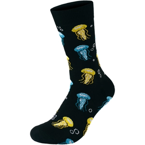 Détail de chaussettes noires tricotées avec imprimé méduse et texture élastique