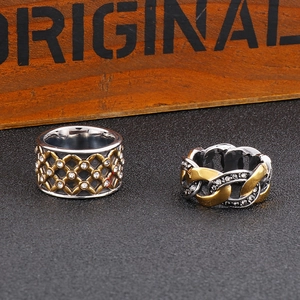 Detail of hip hop Cuban link rings with rhinestones in gold and silver finish