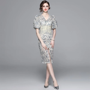 Abito midi floreale stile francese con maniche a sbuffo e scollo a V con spacco blu