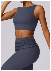 Detail view of high-waist yoga leggings with elastic ruching in grey-blue fitness set