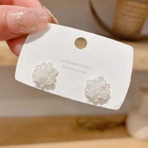 Elegant white floral stud earrings with 925 silver posts for a minimalist fashion look