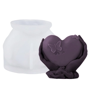Molde de silicona DIY para velas con forma de manos sosteniendo un corazón grabado