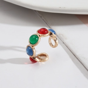 Bague vintage ajustable dorée avec pierres naturelles colorées rouges vertes et bleues