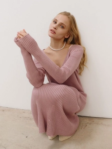 Detailed view of the ribbed knit texture and elegant V-neckline of this long-sleeved dress