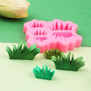 Rosa Silikonform mit Grasbüscheln für DIY-Fondant und Schokoladendekoration