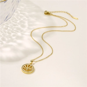 Collana occhio del male dorata con ciondolo in zirconi lucidi su catena a maglie O