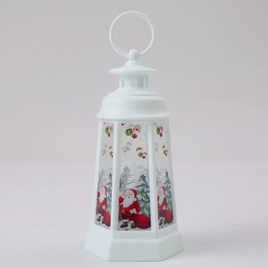 Détail d'une lanterne de Noël blanche ornée du Père Noël et de motifs de fête