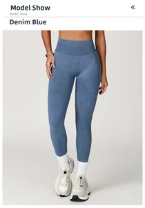 Detail der hoch taillierten nahtlosen Yoga-Leggings in Denimblau mit Strickstruktur