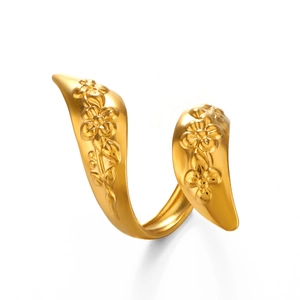 Minimalist gold-plated stainless steel wrap ring featuring embossed floral patterns