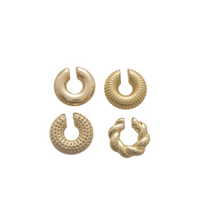 Lot de quatre earcuffs dorés aux textures lisses, plissées, martelées et torsadées élégantes
