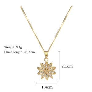 Detail view of daisy pendant necklace showing weight 3.4g and 40+5cm chain length specs