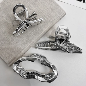 Three-piece set of silver metal bow hair claws and wavy ring clips with high-gloss finish