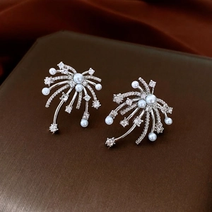 Elegant fireworks zircon and pearl earrings with silver needle in a luxury French style