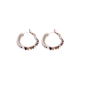 Elegante Ohrringe in Silber und Gold mit funkelnden Zirkonia-Steinen im Pavé-Design