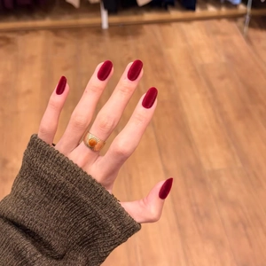 Wine Red Velvet Press On Nails Short Oval Flocking Texture Matte Elegant Vintage Burgundy Artificial Nails For Women