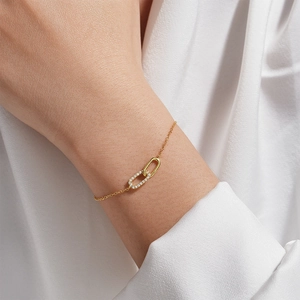 Close-up of gold 925 sterling silver bracelet featuring interlocking zircon circles