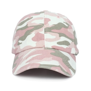 Gros plan détaillé d'une casquette tactique camouflage rose montrant coutures et œillets