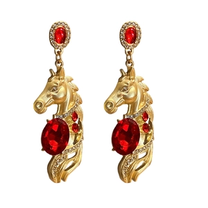 Vintage-Ohrringe Gold mit Pferdekopf, roten Oval-Strasssteinen und klaren Kristallen
