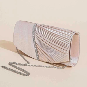 Pochette da sera in raso champagne con decorazione in strass verticali e trama plissettata