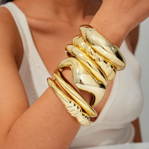 Chunky Gold Bangle Bracelet Irregular Geometric Minimalist Metal Statement Fashion Jewelry For Women Elegant Accessory