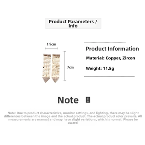 Dimensions détaillées des boucles d'oreilles pompons plaquées or 18K en cuivre et zircon