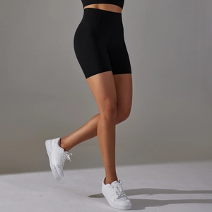 Détail de short cycliste noir sans couture taille haute avec texture en nid d'abeille