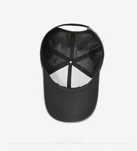 Vue détaillée de la structure interne de la casquette avec coutures renforcées et doublure