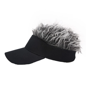 Visière de soleil noire en coton avec décoration de perruque bouclée gris argent