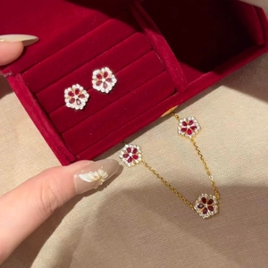 Red flower jewelry set with necklace and earrings in a luxury gift box