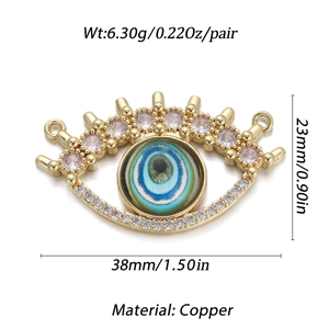 Detailaufnahme vom Evil Eye Goldanhänger mit blauen Zirkonia und Maßangaben in Millimeter