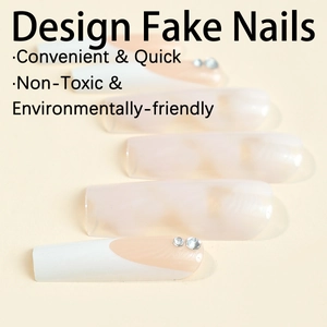 Faux ongles ballerine longs style français avec pointes blanches et détails en strass