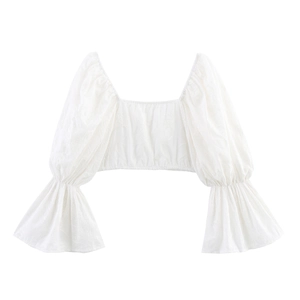 Haut court blanc chic avec col carré, manches évasées en dentelle et détails jacquard
