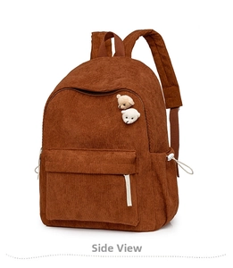 Detail von kaffeebraunem Cord-Rucksack mit Plüschbären und Kordelzug-Seitentasche