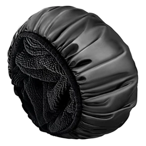 Detail der wasserdichten schwarzen Duschhaube mit doppellagigem Design und Saugfutter