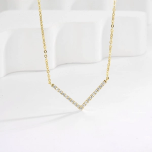 Minimalist V-shaped gold S925 silver necklace with sparkling pavé cubic zirconia