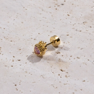 Golden stud earring featuring a pink heart-shaped zircon and a screw back on stone texture
