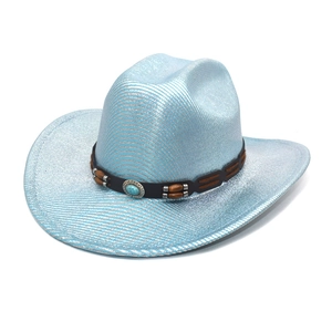 Chapeau fedora bleu clair métallisé avec bande en cuir western et perle turquoise