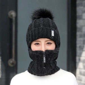 Détail du bonnet en tricot d'hiver noir avec doublure polaire et fermeture éclair argentée