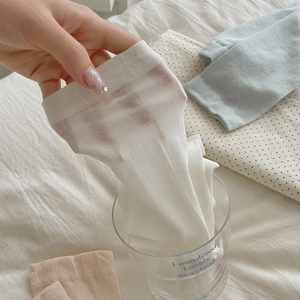 Calze di seta da donna in bianco e blu, semitrasparenti con polsini a costine