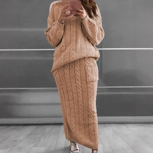Ensemble en tricot torsadé camel pour femme avec pull à manches longues et jupe longue