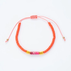 Handgefertigtes Boho-Armband mit orangefarbenen Heishi-Perlen und rosa Marmorstein